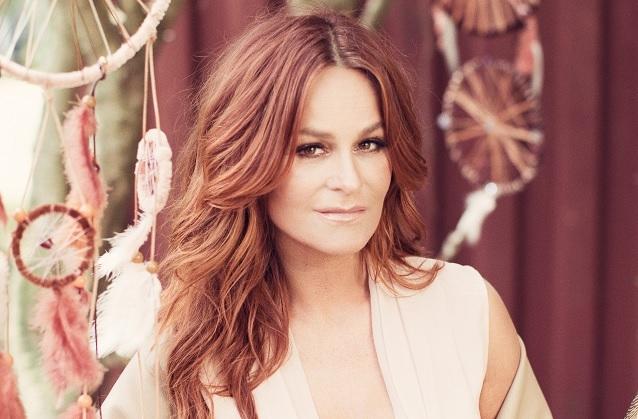 Im Song feiert die Schlager-Königin das wohl schönste Gefühl der Welt: Das Verliebt-Sein. Andrea Berg veröffentlicht ein wunderbares Video zur Single „Ja ich will“.