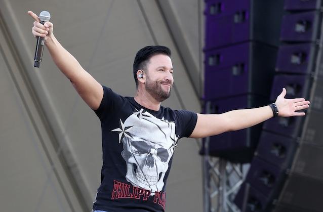Michael Wendler ist im vergangenen Jahr mitsamt seiner Familie nach Florida gezogen. Dort entstand auch sein aktuelles Album „Flucht nach vorn“. Michael Wendler ist für einige Konzerte nach Deutschland zurückgekehrt.