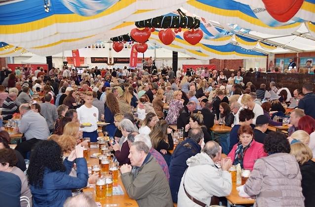 Oktoberfest in Berlin: Ein Bild von der radio B2 SchlagerParty XXL im vergangenen Jahr.