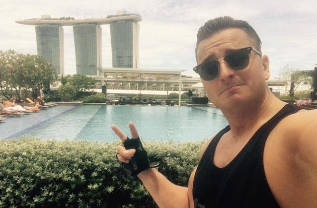 Andreas Gabalier grüßt seine Fans aus Asien.