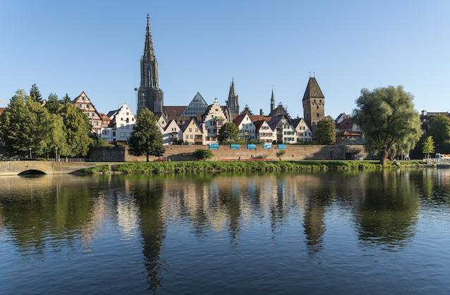 Das Ulmer Münster hat den größten Kirchturm der Welt.