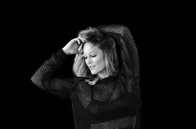 So sind die atemberaubenden Bilder im Video entstanden. Helene Fischer nimmt uns mit zum Videodreh von „Achterbahn“.