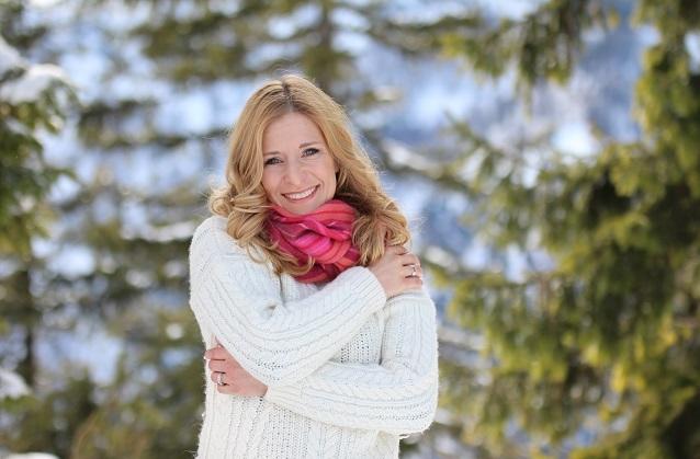 Natürlich sind auch zauberhafte Weihnachtslieder auf der CD zu finden, die die Geschichte einrahmen. Stefanie Hertel liest die Geschichte vom „wundersamen Christbaum“.