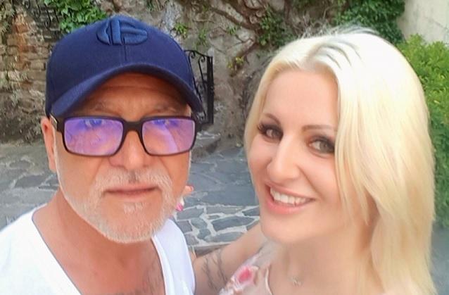 Es war letztlich ein kurzes Liebesglück für die beiden. Nino de Angelo soll sich von Sängerin Jenny van Bree getrennt haben.