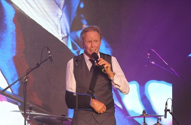 Peter Kraus brach sich in der Show vor knapp sechs Wochen den Arm. Peter Kraus Comeback bei Spiel für dein Land