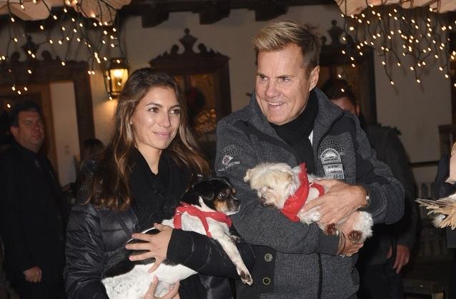 Besonders die Hunde hatten es den beiden angetan. Dieter Bohlen und seine Carina strahlten auf Gut Aiderbichl vor Freude.