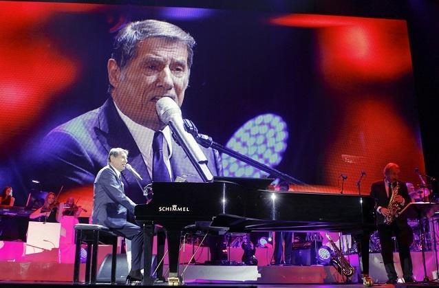 Das Bild zeigt Udo Jürgens bei seinem letzten Konzert im Dezember 2014 in Zürich. „Merci, Udo! 2“ ehrt Udo Jürgens Musik ein weiteres Mal.