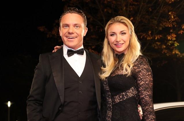 Gekannt haben sich beide schon lange zuvor, doch im letzten Jahr funkte es gewaltig zwischen ihnen. Stefan Mross und Anna-Carina Woitschack tanzen schon seit einem Jahr gemeinsam durchs Leben.