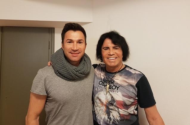 Dabei erzählten Vater und Sohn auch vom jüngsten Familienmitglied: Lucas Tochter Sophia. SchlagerPlanet sprach mit Lucas und Costa Cordalis am Rande der „Starpyramide“ in Hamburg.