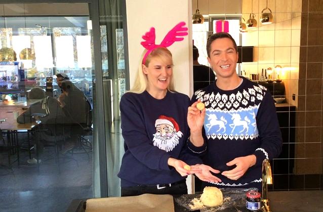 Es wird weihnachtlich in unserer Koch-Show. Julian David zeigt uns bei den „Schlagerköchen“ wie man„Husarenkrapfen“ macht.