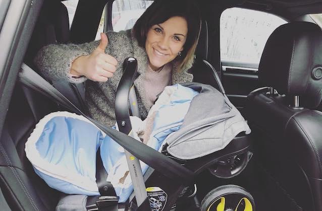 Anna-Maria Zimmermann genießt das Leben als Mutter mit dem kleinen Matti. Anna-Maria Zimmermann im Mutterglück.