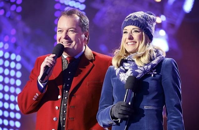 Bereits zum vierten Mal berichtet der MDR live von dem Event. Stefanie Hertel und Arnulf Prasch führen im MDR durch das „Wenn die Musi spielt – Winter Open Air“.
