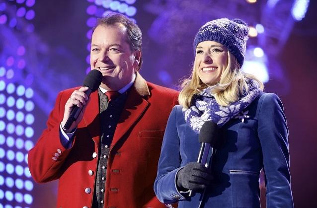 Stefanie Hertel und Arnulf Prasch führen im MDR durch das „Wenn die Musi spielt – Winter Open Air“.