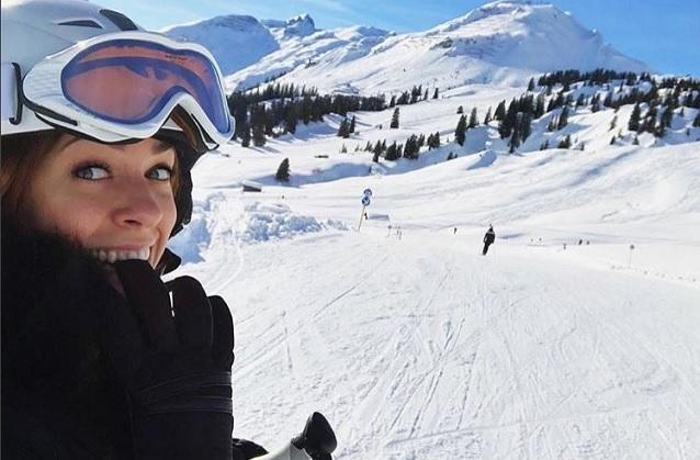 Zahlreiche Schlager-Stars nutzen den Schnee, um sich die Skier unter die Füße zu schnallen. Auch Vanessa Mai ist skibegeistert.