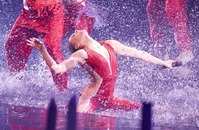 Helene Fischer tanzt bei „Schlagerchampions“ im Wasser.