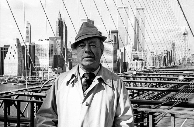 Ein Bild aus dem Jahr 1981, Heinz Rühmann auf der Brooklin Bridge in New York im Alter von 80 Jahren. Heinz Rühmann