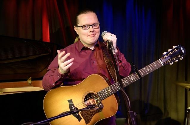 Für Angelo ging es in der Sendung zurück an die Anfänge seiner Karriere. Angelo Kelly verwandelte sich für „Promi Undercover Boss“ in einen kurzhaarigen Straßenmusiker.
