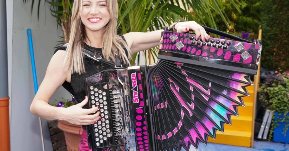 Jetzt auch sie: Melissa Naschenweng "Oben Ohne"