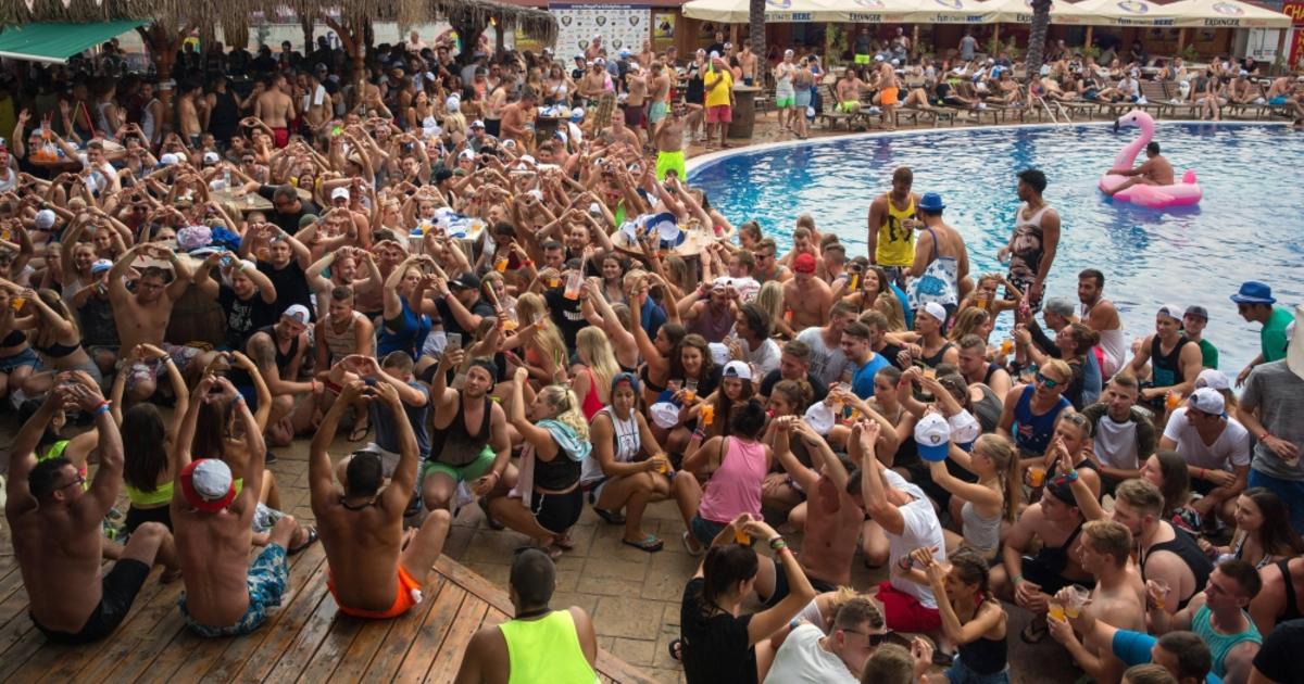 Goldstrand: Urlauber machen Party trotz steigender Coronazahlen