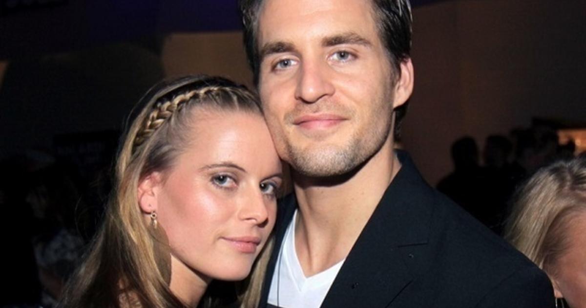 Dating der älteren Schwester bester Freundin Roman kontrak 22