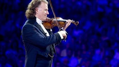 „André Rieu – Das große Konzert aus dem Schloss Schönbrunn“ zeigt das MDR Fernsehen heute Abend.