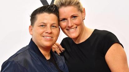 Kerstin Ott und ihre Frau Karolina bei der "Echo"-Verleihung 2017.