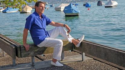 Udo Jürgens am Ufer des Zürichsee. Seine See-Villa steht nun wohl zum Verkauf.