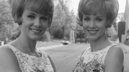 Alice und Ellen Kessler bei Fernseh-Aufnahmen im Jahr 1966.