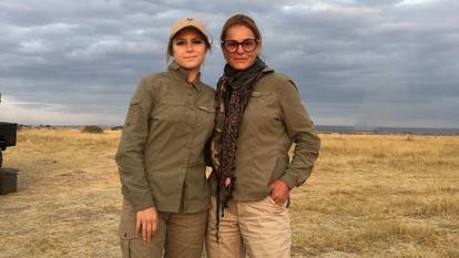 Andrea Berg und Tochter Lena erkunden in ihrem Urlaub Afrika.