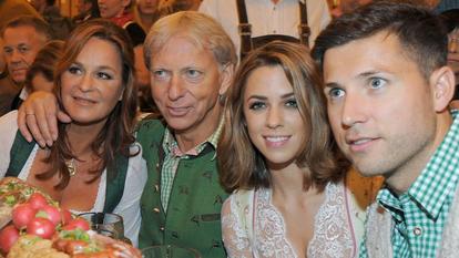 Familie Berg auf dem Oktoberfest 2016. Von links: Andrea Berg, Uli Ferber, Vanessa Mai, Andreas Ferber.