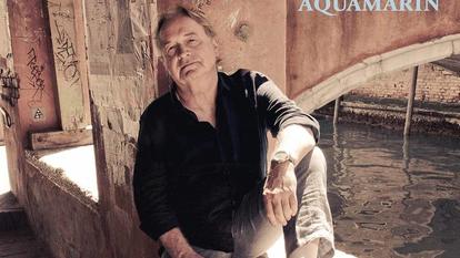 Klaus Hoffmann veröffentlicht sein neues Album „Aquamarin“.