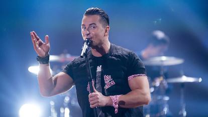 Andreas Gabalier tritt in der ARD-Show „Klein gegen Groß – Das unglaubliche Duell“ auf.