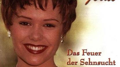 Francine Jordis Cover ihres ersten Albums „Das Feuer der Sehnsucht“ aus dem Jahr 1998. Im selben Jahr gewann die Sängerin den „Grand Prix der Volksmusik“ mit dem gleichnamigen Titel. 