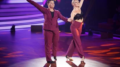 Kerstin Ott und ihre Tanzpartnerin Regina Luca in der zweiten Live-Show von „Let’s Dance“.