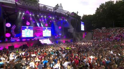 Kerstin Ott, Ben Zucker und Co heizten bei der Schlagernacht 2019 in der Berliner Waldbühne ordentlich ein.