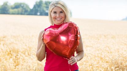 Beatrice Egli moderiert „Schlager sucht Liebe“. 