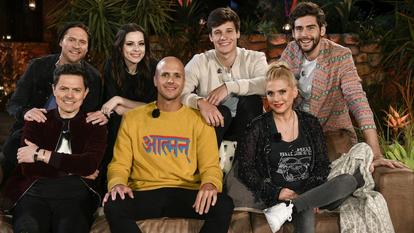 Milow (gelber Pullover) steht im Mittelpunkt der heutigen Folge von „Sing meinen Song“.