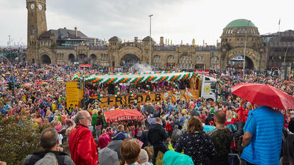 Der Schlagermove 2019 fiel teilweise ins Wasser – die Stimmung war trotzdem gut. 