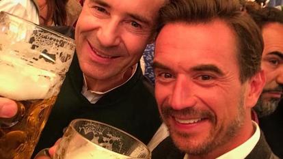 Kai Pflaume und Florian Silbereisen auf dem Oktoberfest. 