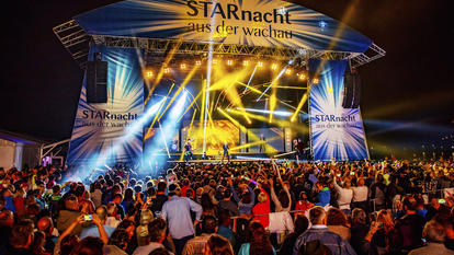 Die „Starnacht aus der Wachau“ Bühne mit Publikum davor