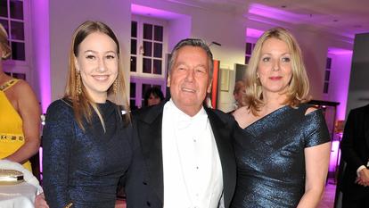 Roland Kaiser und seine Ehefrau Silvia und seine Tochter Annalena beim Semper Opernball am 26.01.2018 in Dresden.