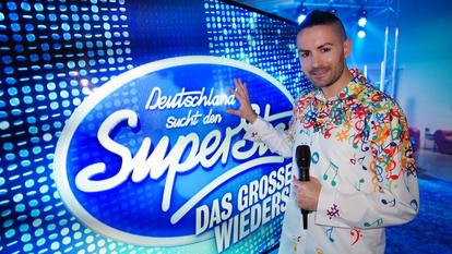 Menderes Bagci moderiert „DSDS – Das große Wiedersehen“. 