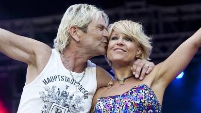 Matthias Reim mit Michelle auf der Bühne. Ihr chaotisches Liebesleben verwandelten sie in die Hits „Du Idiot“ und „Nicht verdient“. 