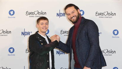 Sänger Ben Dolic und Komponist Boris Milanov bei der Verkündung des ESC-Kandidaten in Hamburg. 