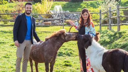 Giovanni Zarrella und Andrea Berg auf dem Sonnenhof in „Andrea Berg – Das Leben ist ein Mosaik“.