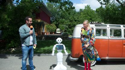 Elmar Paulke, Roboter Pepper und Andrea Kiewel - da klappte es noch mit dem Sicherheits-Abstand. 