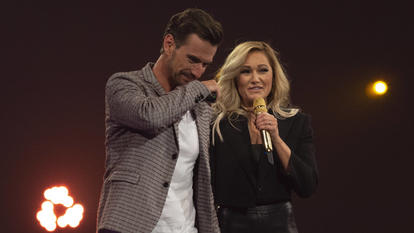 Helene Fischer überrascht ihren Ex Florian Silbereisen in der ARD-Gala "Schlagerbooom" 2019.