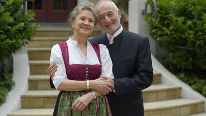 "Strum der Liebe": Antje Hagen (Rolle Hildegard Sonnbichler) und Sepp Schauer (Rolle Alfons Sonnbichler) am Set 2015
