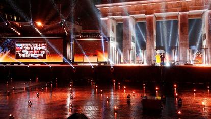 Andrea Kiewel und Johannes B. Kerner in der Silvestershow am Brandenburger Tor, 31.12.2021 