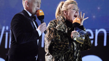 Johannes B. Kerner und Andrea Kiewel bei der Silvestershow am Brandenburger Tor, 31.12.2022